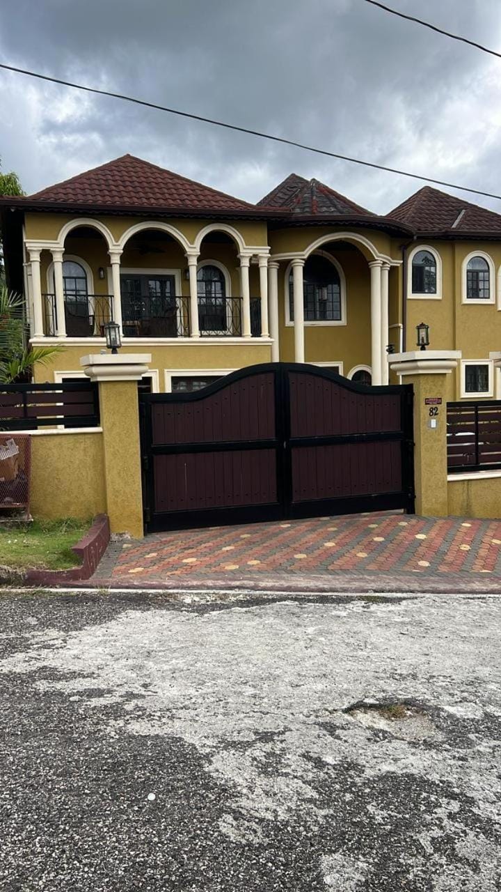 ToniqueluxeGuesthouse Apartment in Montego Bay