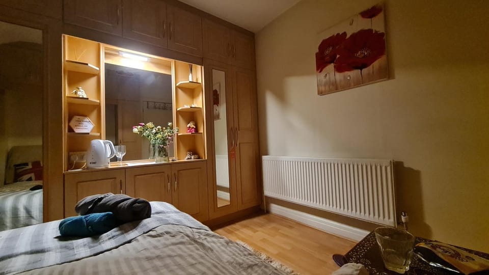 Bed, Photo of the whole room, Bedroom, internet, towels, wardrobe