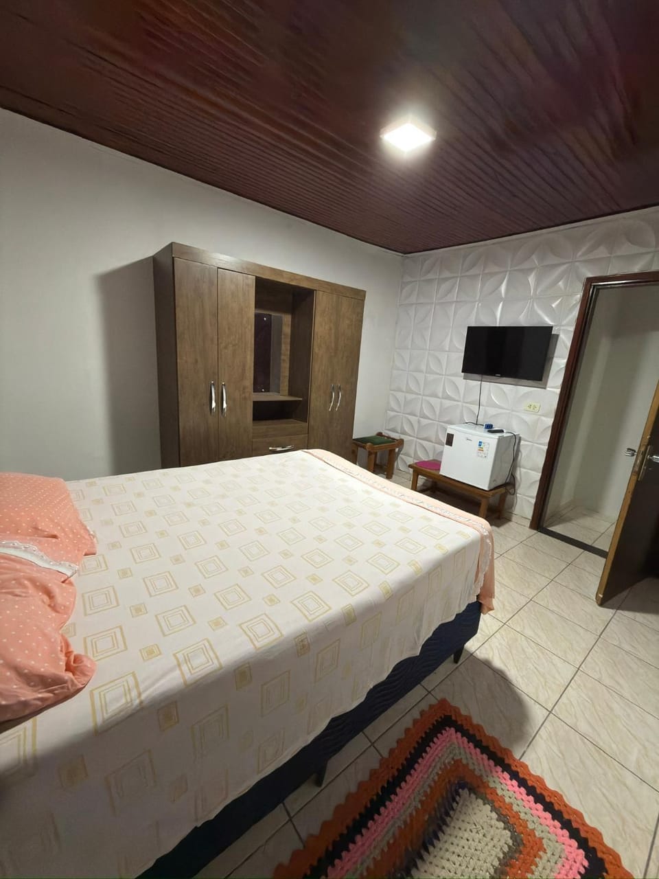 Bed, TV and multimedia, Bedroom, wardrobe