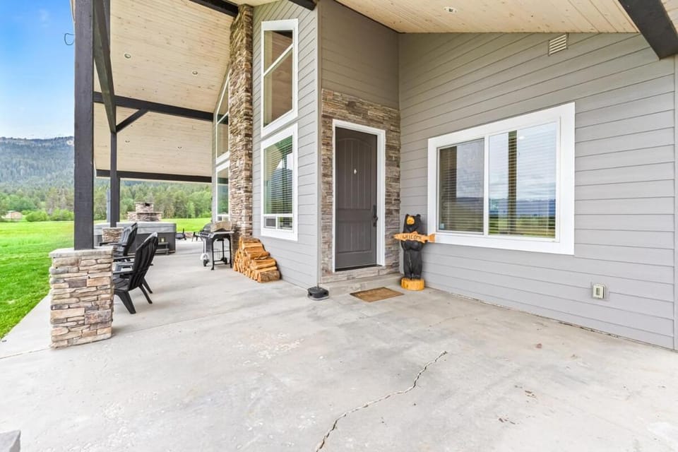 Little Pine Lodge - Minutes from Tamarack Resort House in Valley County