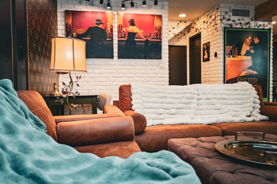 Living room, Decorative detail, Seating area