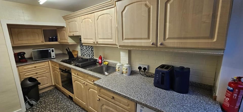 Coffee/tea facilities, Kitchen or kitchenette, microwave, oven, stove