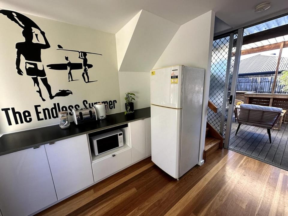 Crescent Coastal Loft - Stroll to Surf, Outdoor Terrace, WFH Nook Apartment in Crescent Head