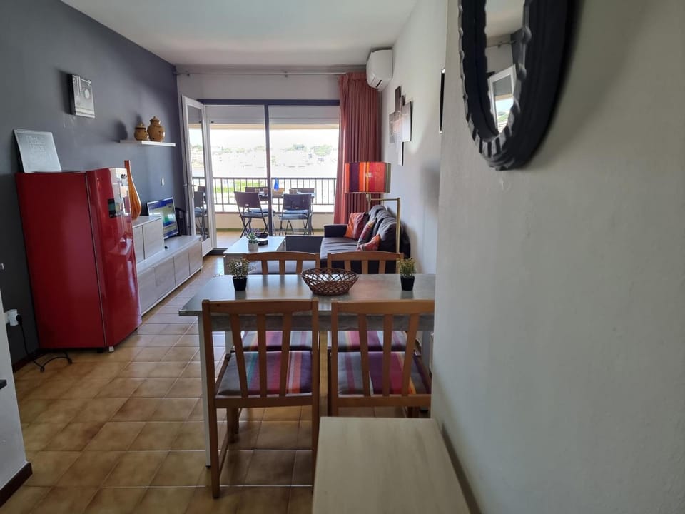 Apartamento con terraza privada en L'Escala, cerca de la playa - HISP-236-162 Apartment in L'Escala