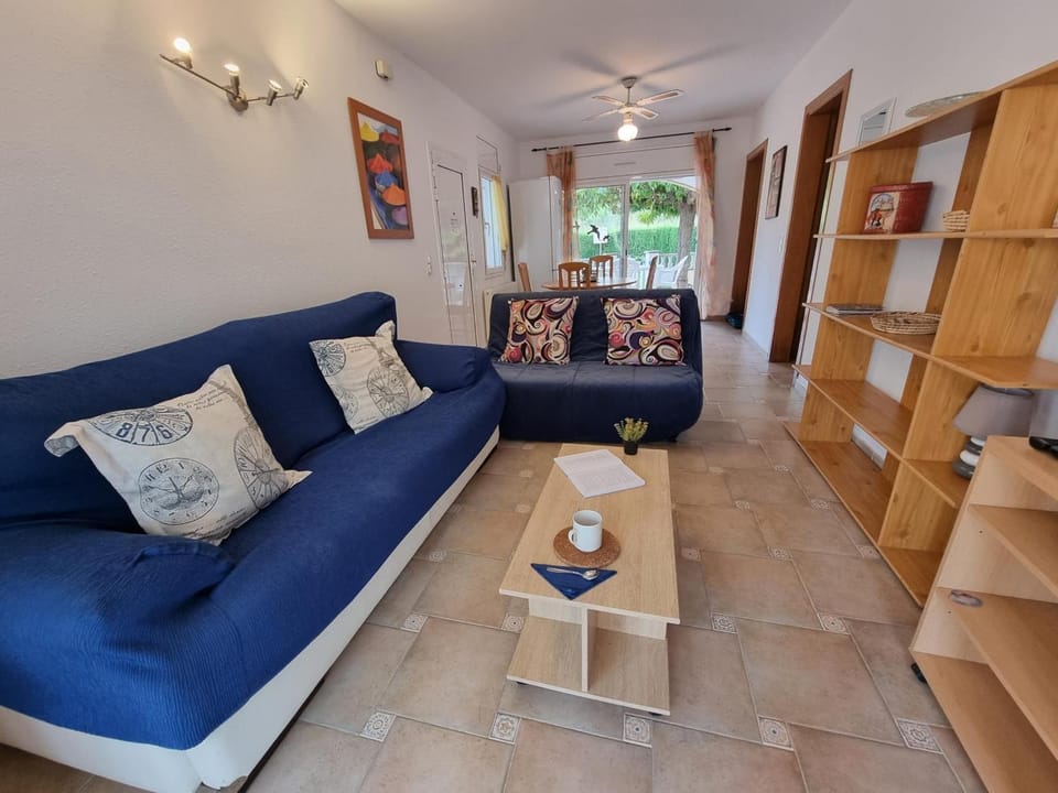 Casa adosada en L'Escala con terraza y parking privado, cerca de la playa - HISP-236-83 House in L'Escala