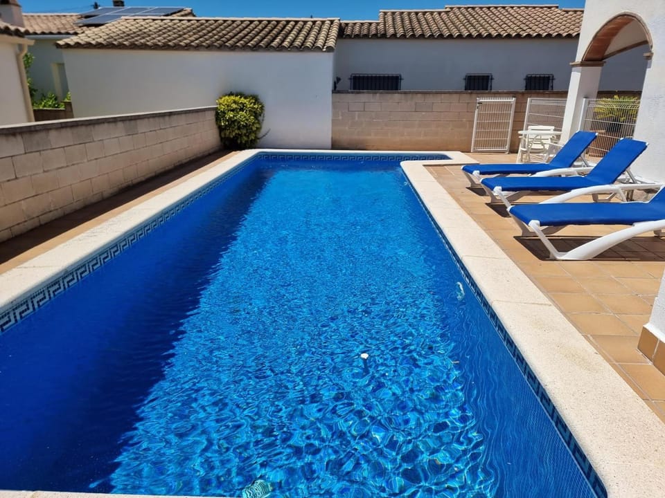Casa confortable cerca de la playa con piscina privada - HISP-236-72 House in L'Escala