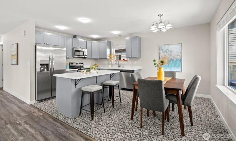 Cottage on Warner - Cozy Getaway Close to Seattle House in Lakewood