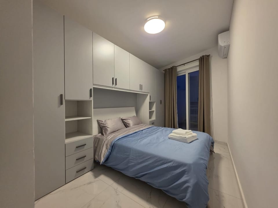 Bed, Photo of the whole room, hair dryier, wardrobe, air conditioner