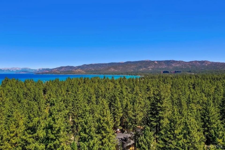 3300 Cape Horn home House in Al Tahoe