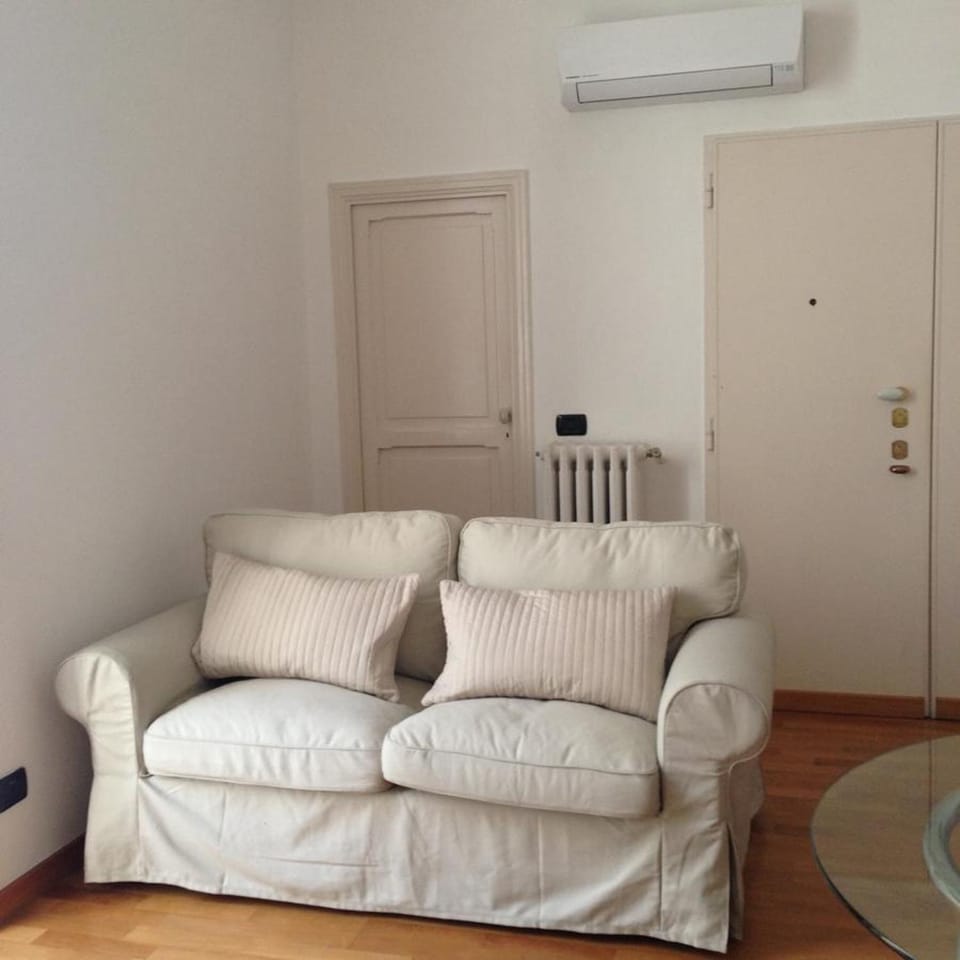 Living room, Photo of the whole room