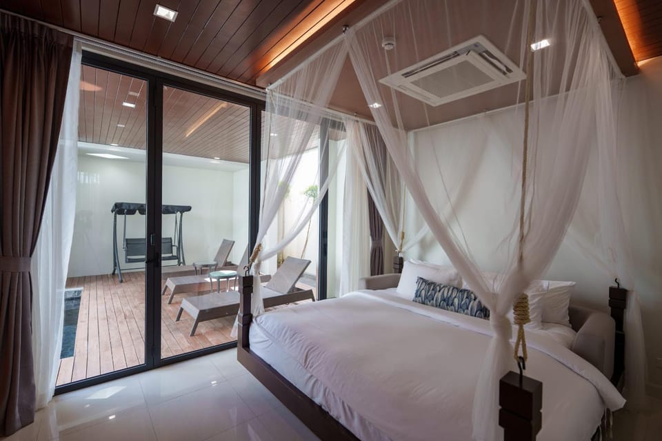 Bed, Bedroom, Pool view