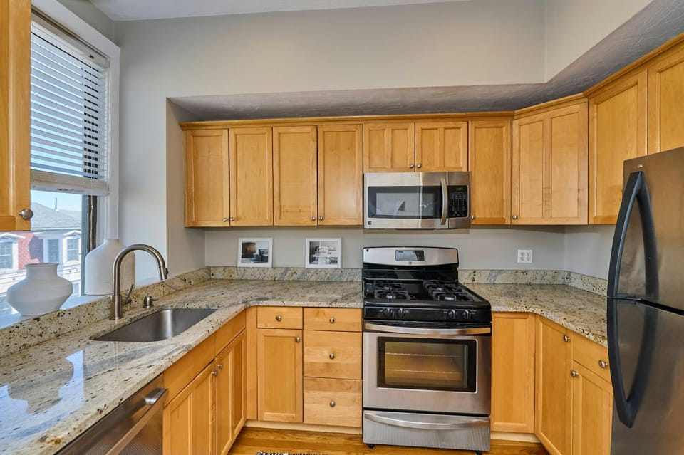 Kitchen or kitchenette, oven