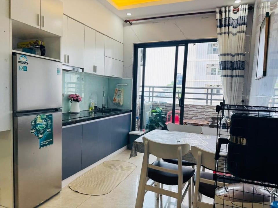 Kitchen or kitchenette, Dining area, oven, stove