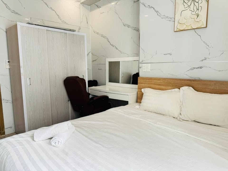 Bed, Photo of the whole room, Bedroom, towels, wardrobe