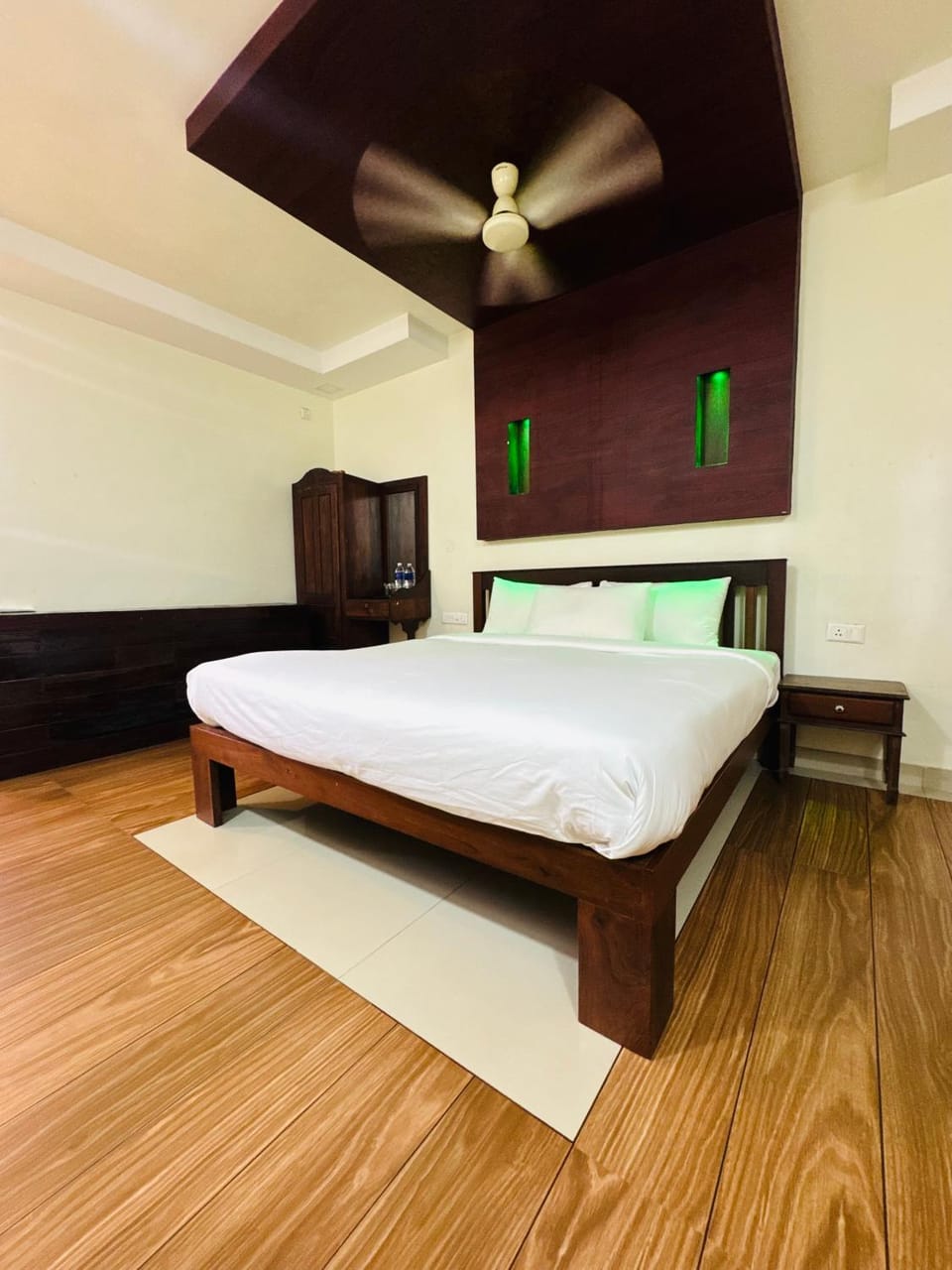 Bedroom, Swimming pool, Breakfast