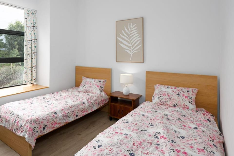 Large Family 4B2B entire house free parking House in Adelaide