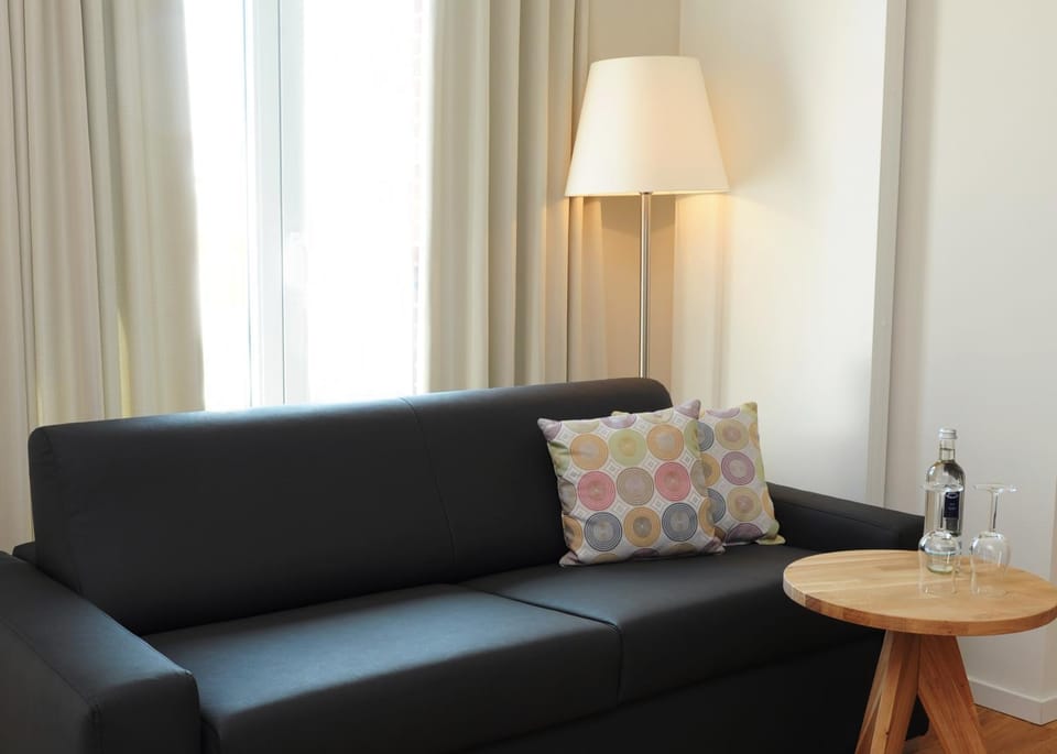 Day, Living room, Seating area
