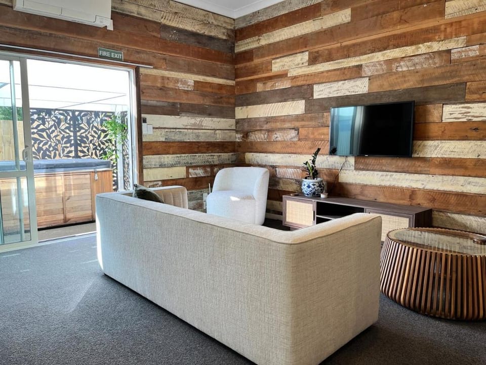 And Cranny Bed and Breakfast in Wellington Region