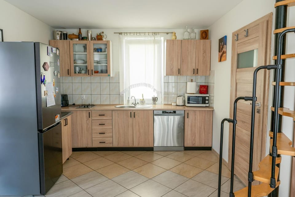 Kitchen or kitchenette, Communal kitchen, microwave, oven, stove, kitchen, kitchen