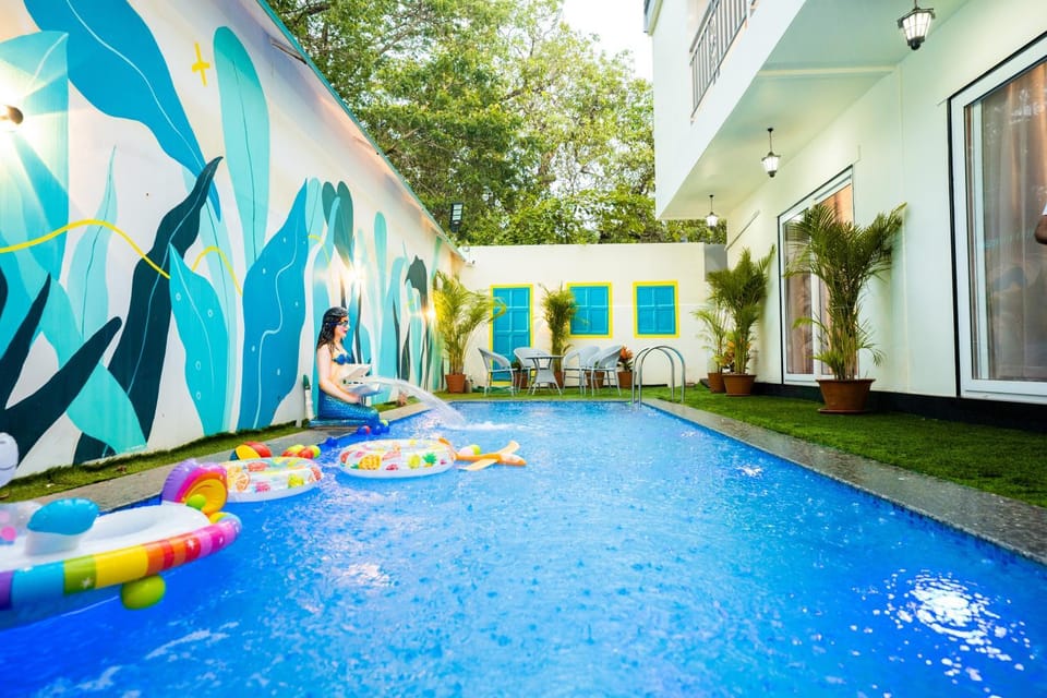 Swimming pool