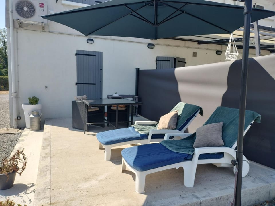 Patio, Dining area, sunbed