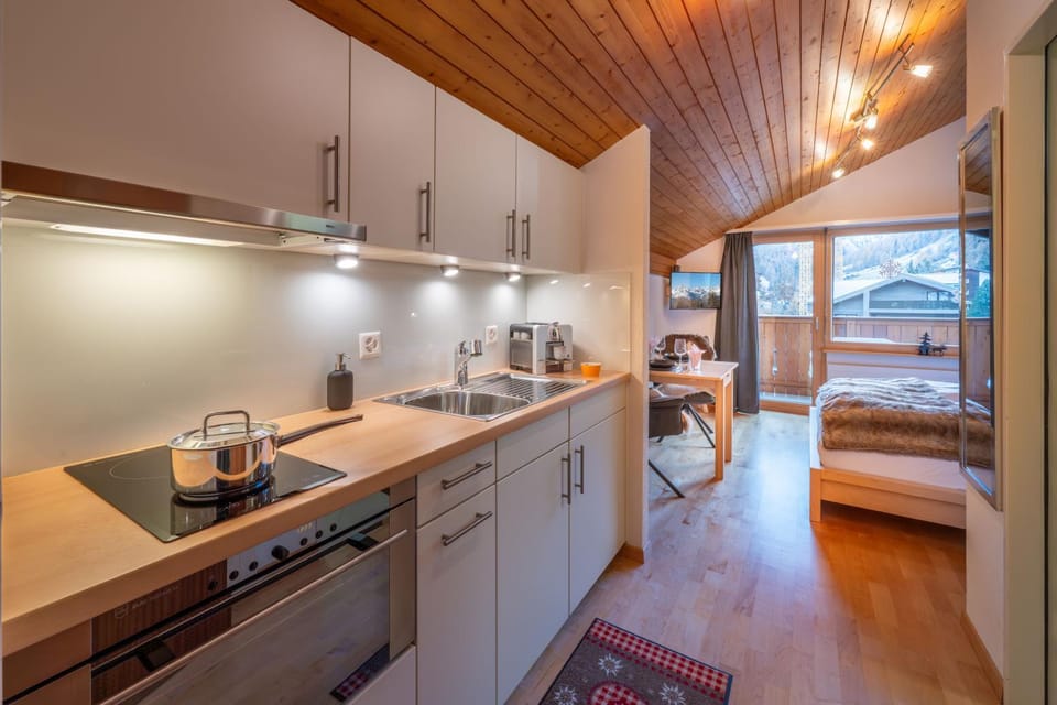 Natural landscape, Kitchen or kitchenette, Living room, Seating area, Dining area, stove