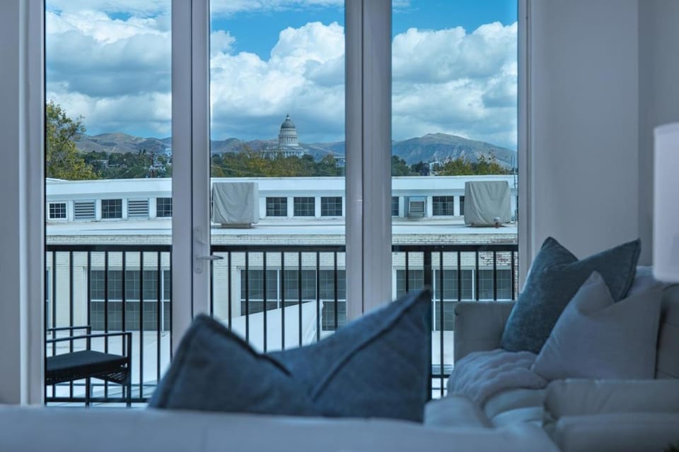 Living room, Mountain view