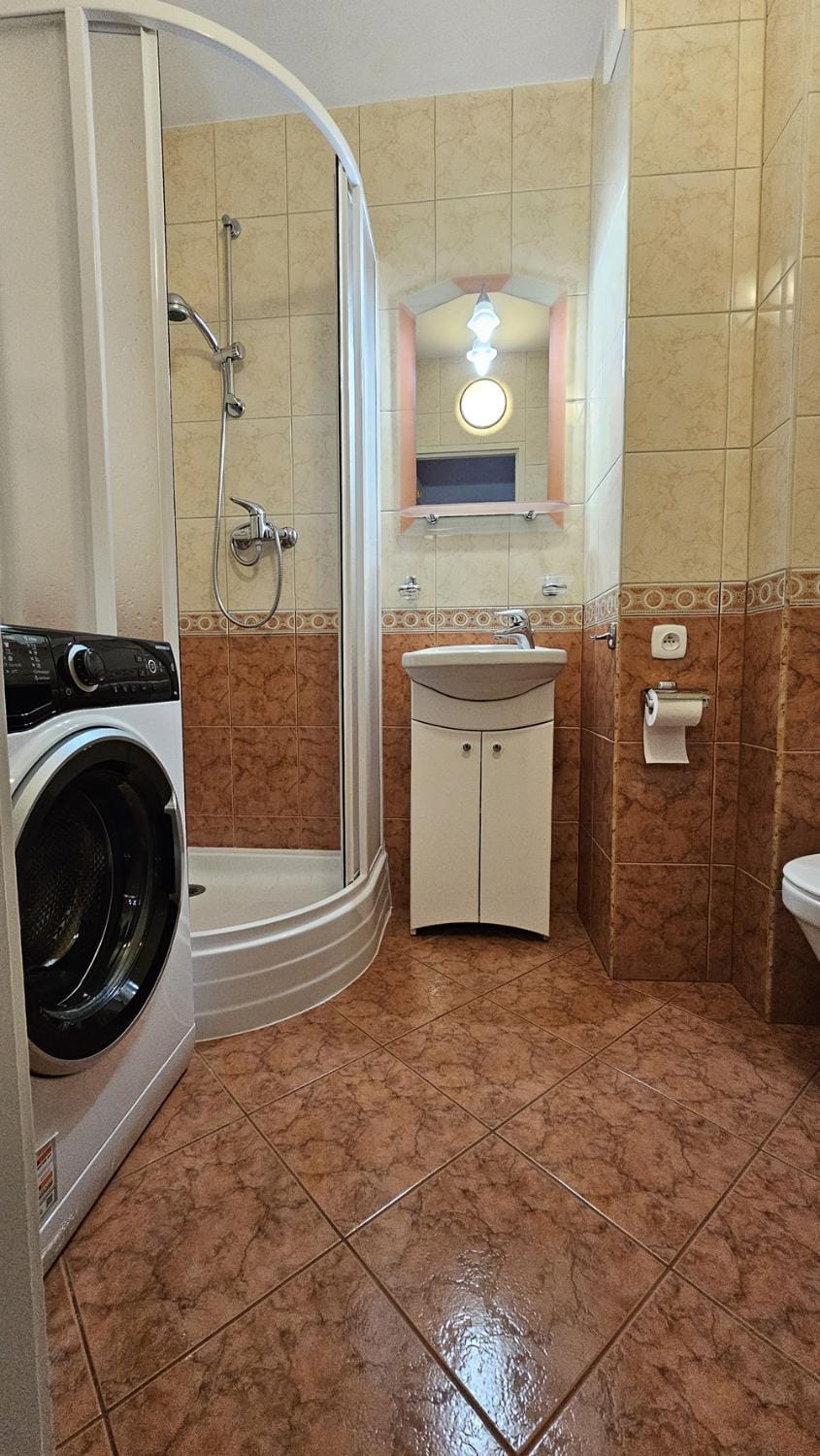 Shower, Toilet, Bathroom, washing machine, dryer