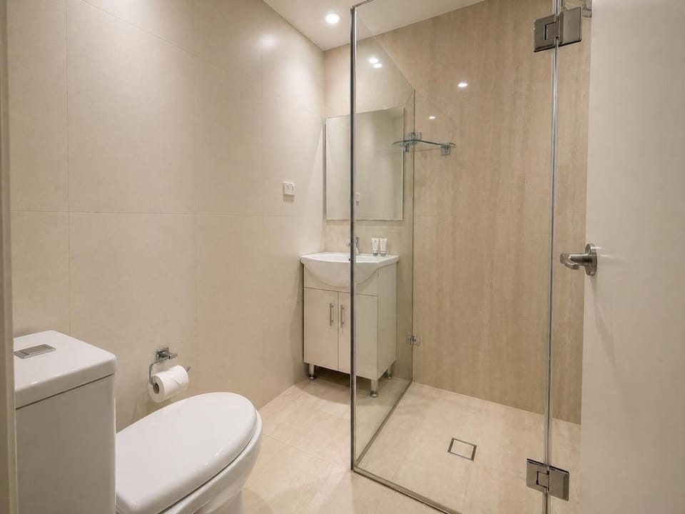 Shower, Toilet, Bathroom, towels