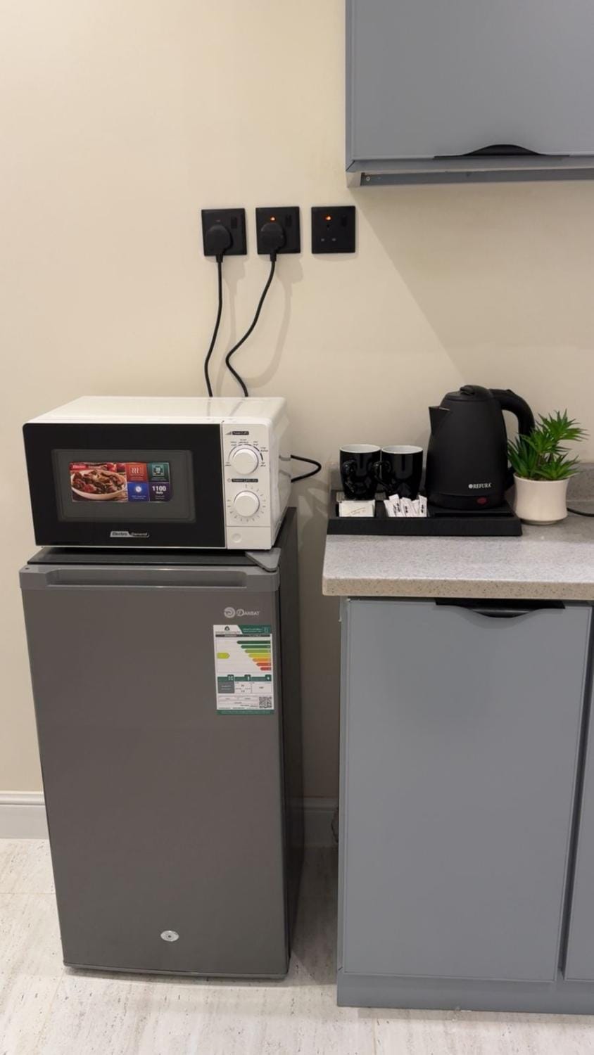 Kitchen or kitchenette, oven