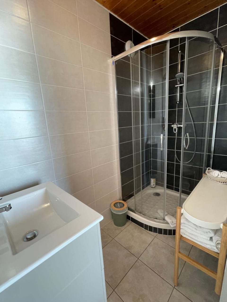 Shower, Bathroom, towels