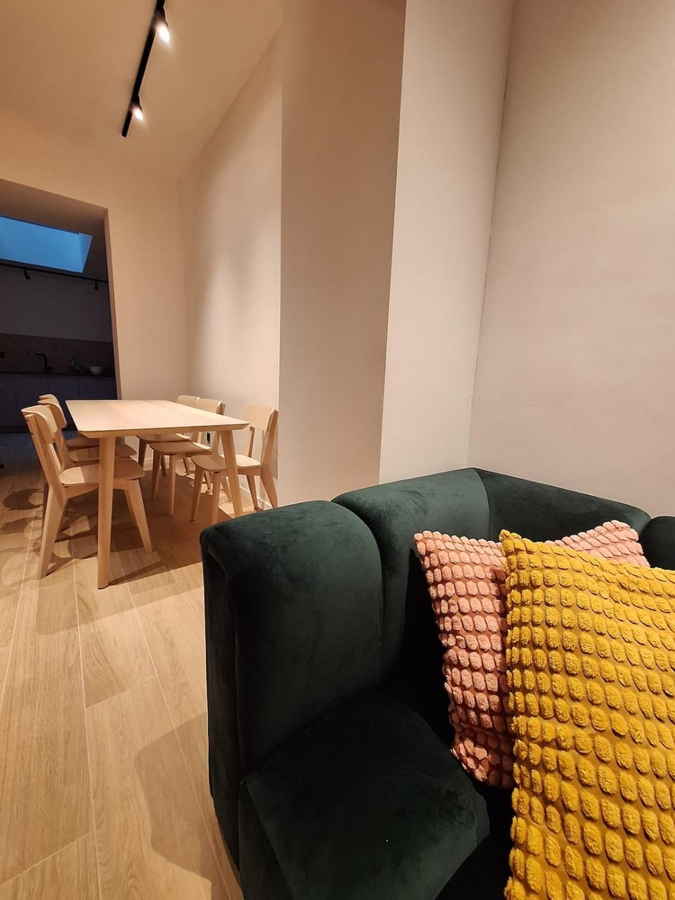 Seating area, Dining area
