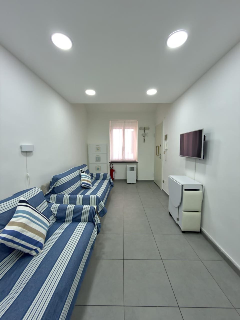 Bed, Living room