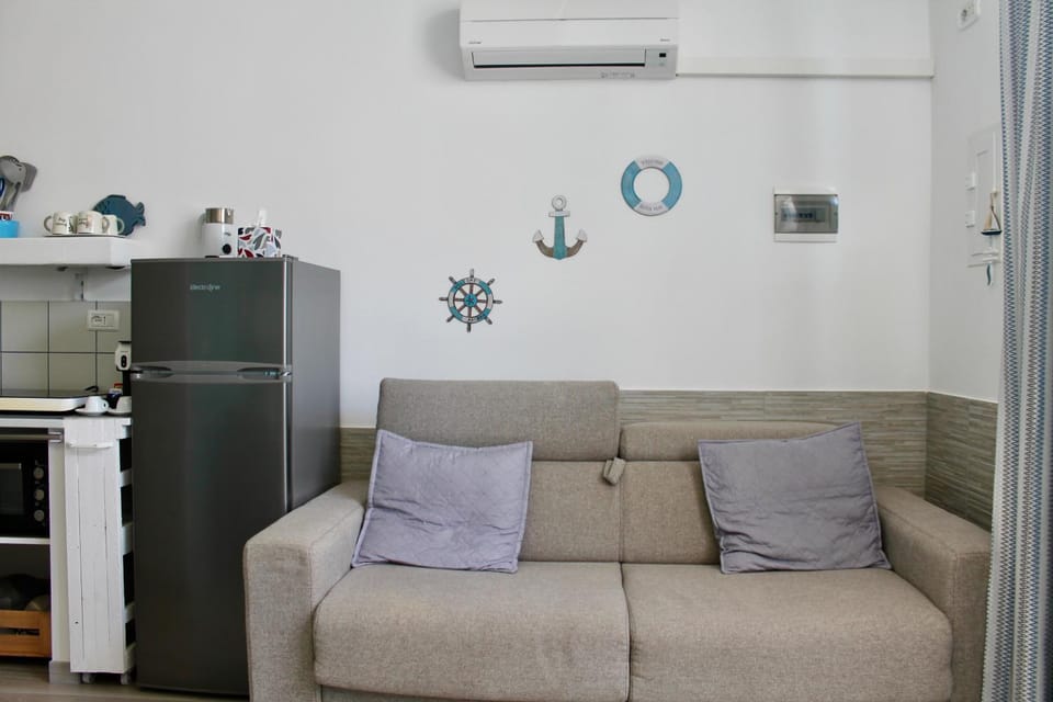 Kitchen or kitchenette, Living room, Seating area, Dining area, oven, air conditioner