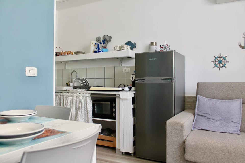 Kitchen or kitchenette, Living room, Seating area, Dining area, oven, stove