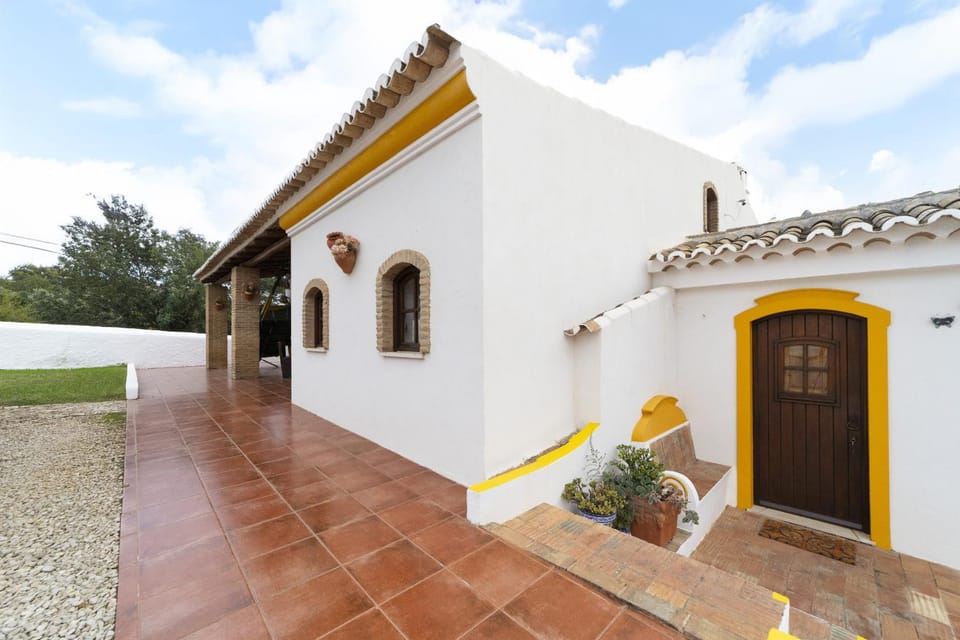 Property building, Facade/entrance, Off site
