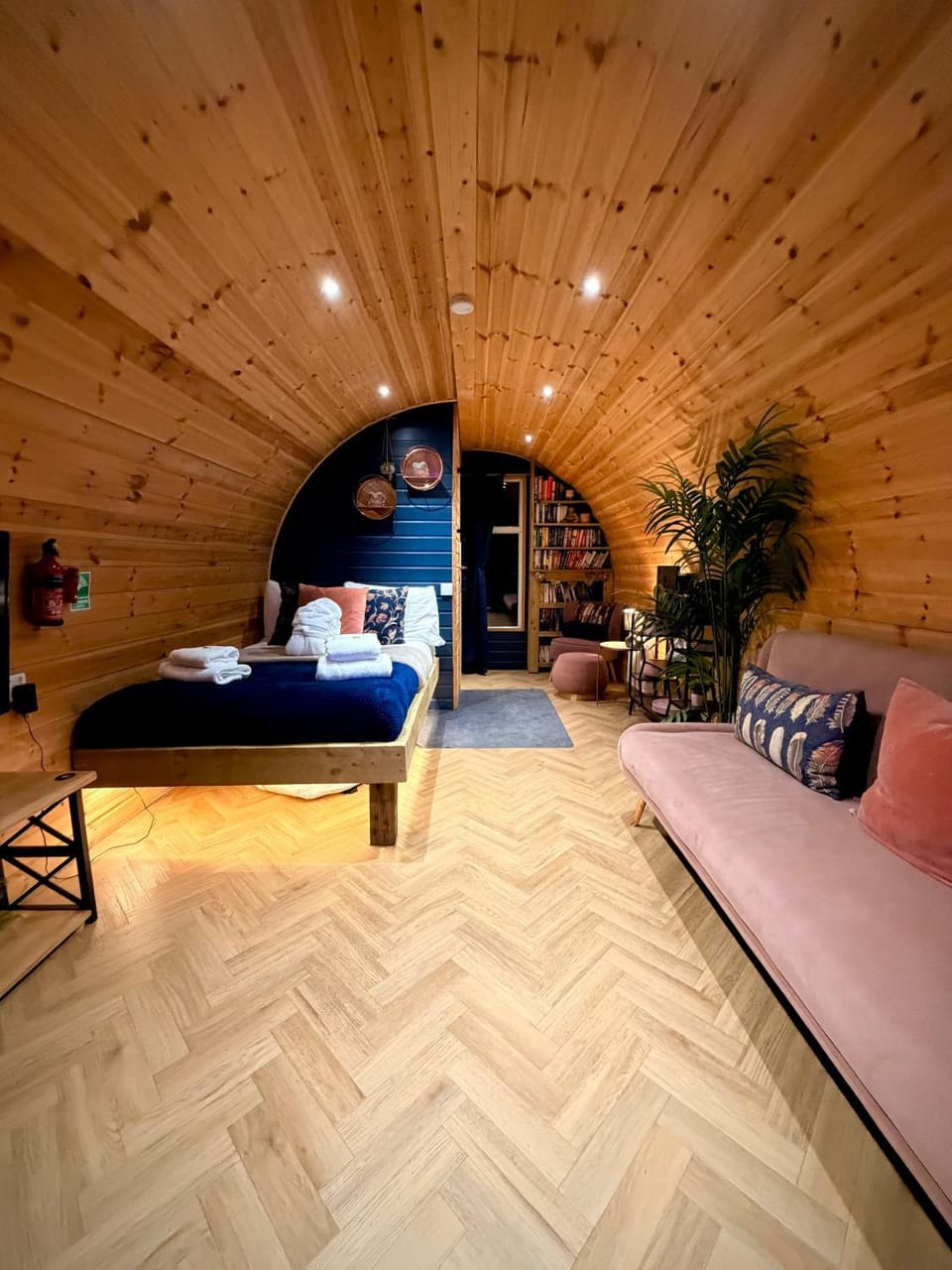 Bed, Living room, Photo of the whole room, Seating area, Bedroom