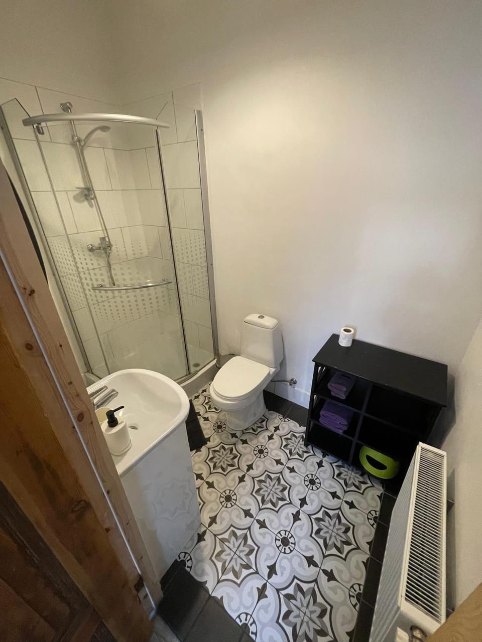 Shower, Toilet