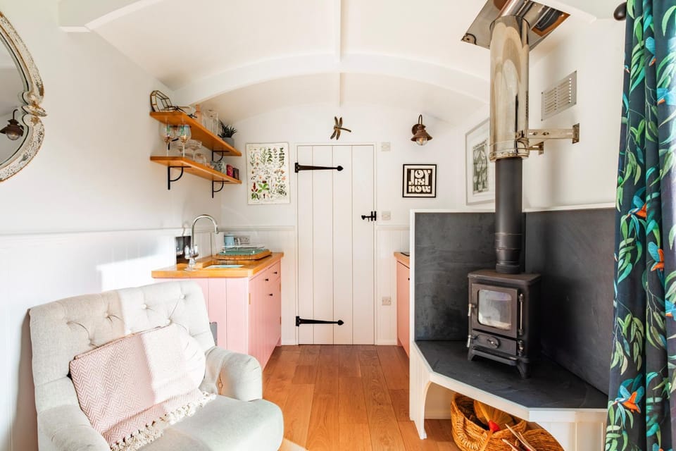 Shepherds Hut by Leap Escapes Chalet in Broadland District