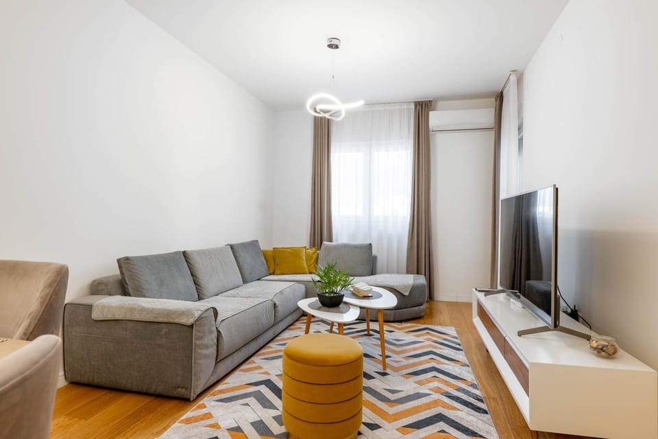 Living room, Seating area, Evening entertainment