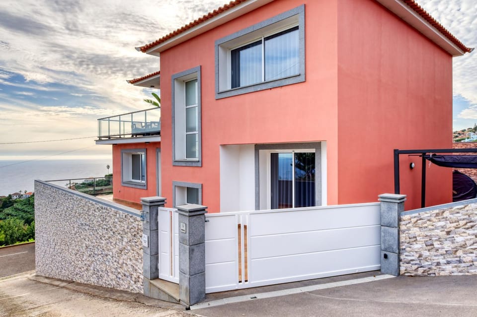 Property building, Facade/entrance, Off site
