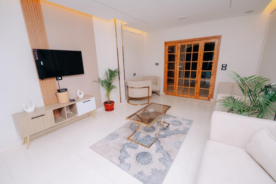Communal lounge/ TV room, TV and multimedia, Living room, Seating area, Evening entertainment