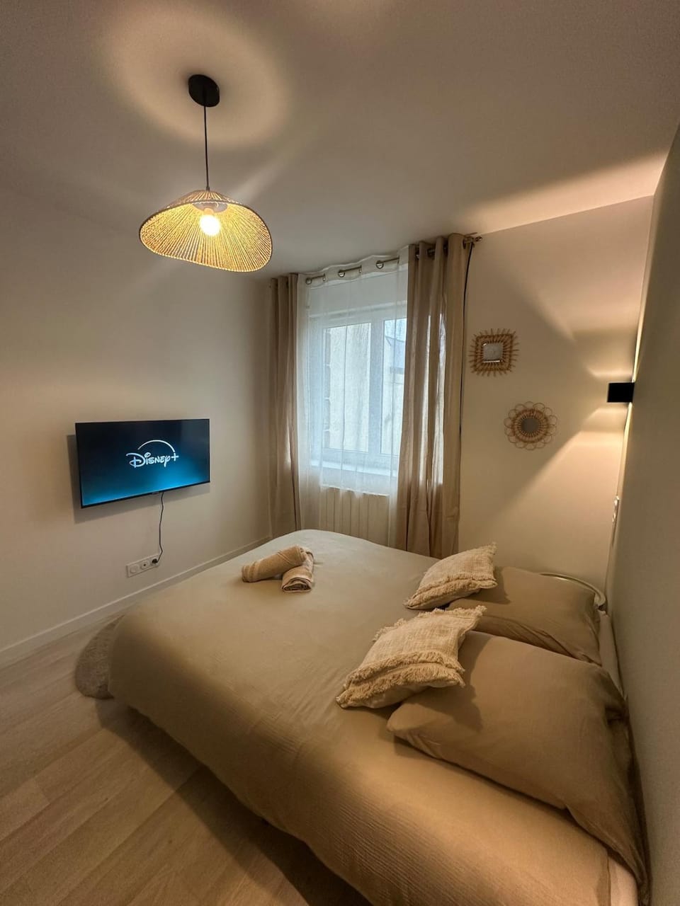 TV and multimedia, Photo of the whole room, Bedroom