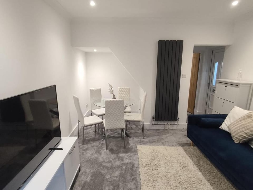 Redhill house, Sleeps6, 2 Parking Apartment in Redhill