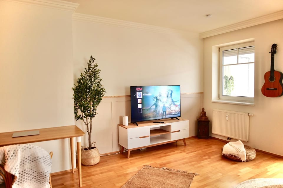 Communal lounge/ TV room, TV and multimedia, Living room, Seating area, Evening entertainment