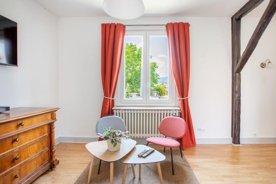 TV and multimedia, Living room, Seating area, internet