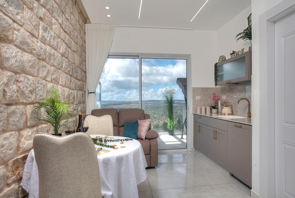 Natural landscape, Kitchen or kitchenette, Living room, Seating area, Dining area
