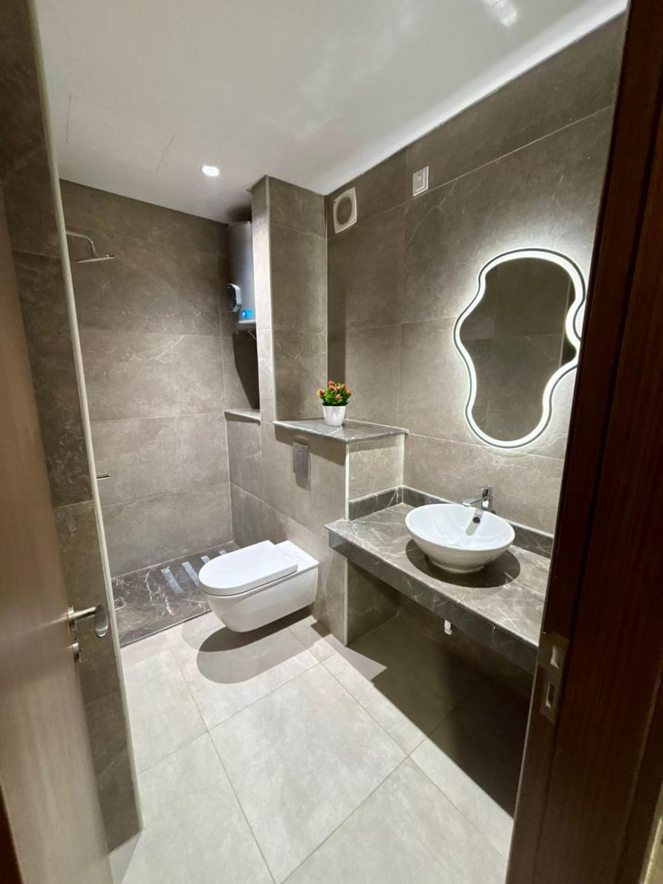 Shower, Toilet
