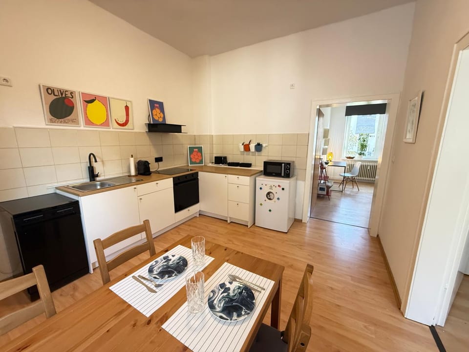 Kitchen or kitchenette, Dining area, dishwasher, minibar, oven, stove, toaster