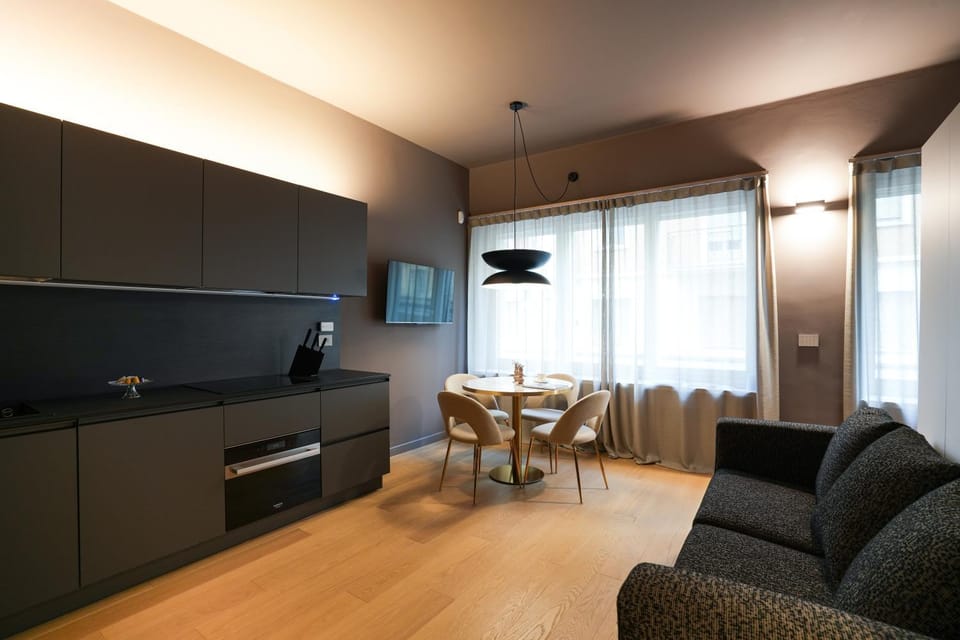 TV and multimedia, Kitchen or kitchenette, Living room, Seating area, Dining area